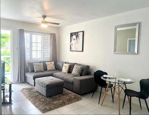 Cozy Central 1-Bed Apartment in Kingston Condo in Kingston