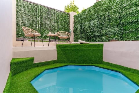 Day, Seating area, Pool view, Swimming pool