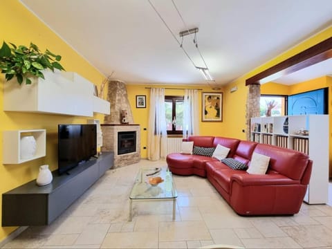 lovely house with garden House in La Maddalena