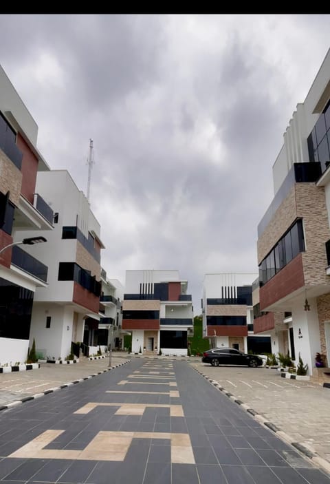 Property building, Street view