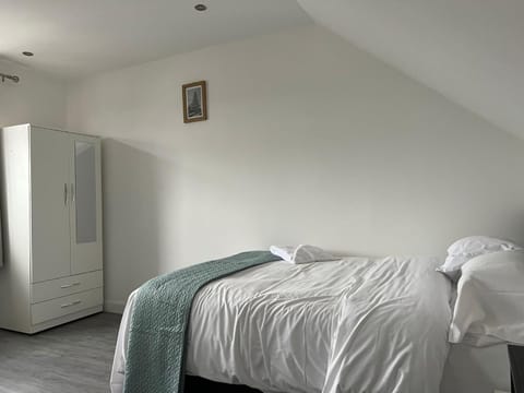 Remarkable 1-Bed Studio Apartment in Redbridge Apartamento in Ilford