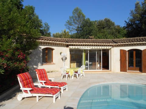 VILLA AVEC PISCINE PRIVATIVE et EXCLUSIVE avec PARKING Villa in Roquefort-les-Pins