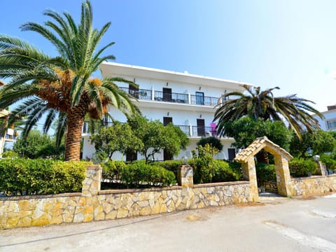 Property building, Facade/entrance, Garden