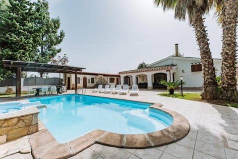 Villa Hollywood con piscina House in Quartu Sant'Elena