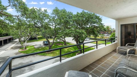 Balcony/Terrace, Garden view