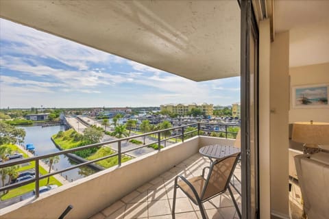 View (from property/room), Balcony/Terrace, River view