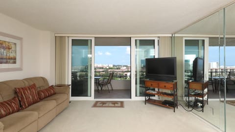 View (from property/room), Balcony/Terrace, Living room