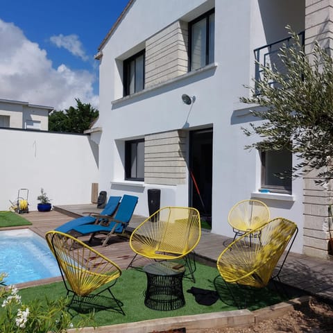 Maison familiale avec jacuzzi et piscine House in La Rochelle