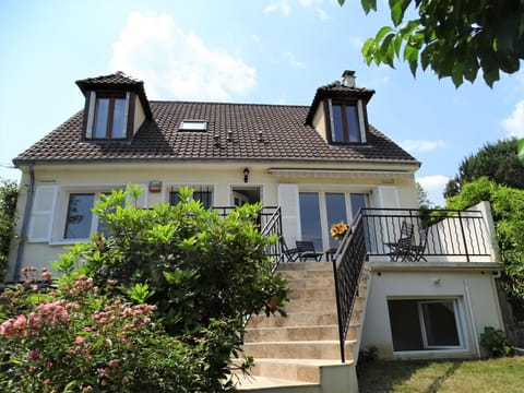 Property building, Patio, Garden, Garden view