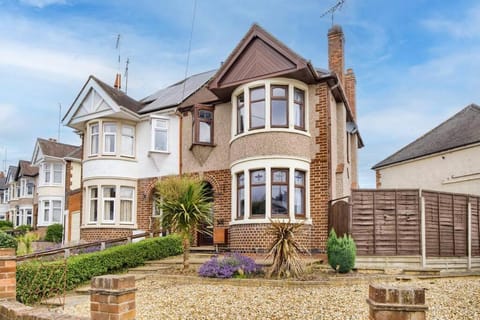 Property building, Day, Neighbourhood, Garden, Garden view, Street view