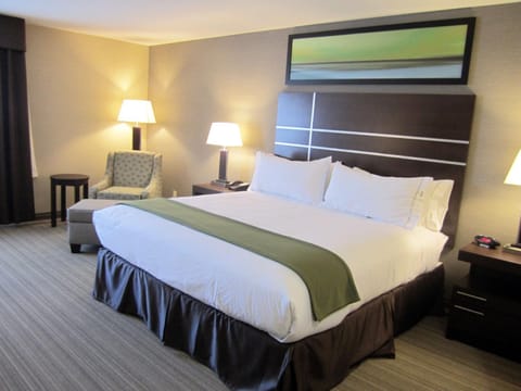 Holiday Inn Express Golden-Kicking Horse, an IHG Hotel Hotel in Golden