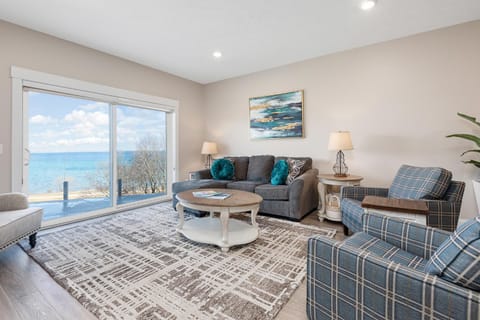 Luxury Downtown 2BDR Lake View Penthouse Condo steps to Beach 403E Condo in Traverse City