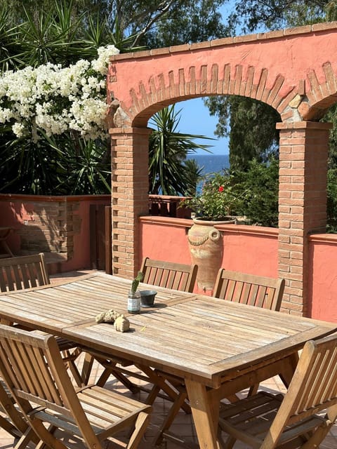 Patio, Natural landscape, View (from property/room), Balcony/Terrace, Dining area