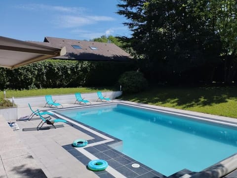 Villa tout confort proche lac, piscine et jacuzzi Chalet in Doussard