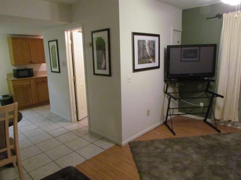 TV and multimedia, Kitchen or kitchenette, Dining area