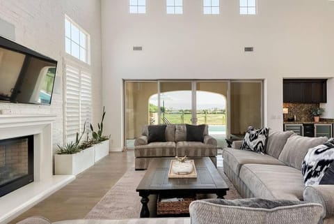 Stylish Luxury Signature PGA with Private Pool & Golf Cart. LIC# 259358 - 4 Bedrooms House in La Quinta