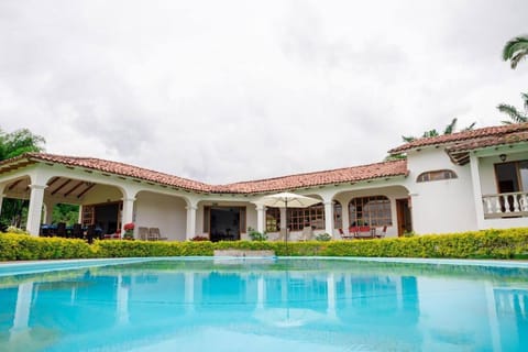 Casa de Campo con Piscina e increíble vista House in Risaralda