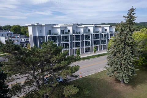 3BDR Lake View Penthouse Condo on West Bay 401W Condominio in Traverse City