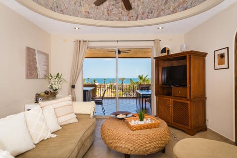 TV and multimedia, View (from property/room), Living room, Sea view