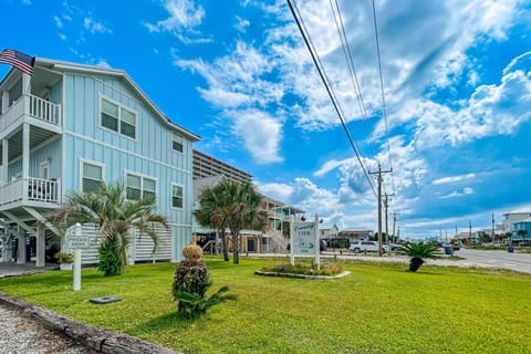 The Yellow Rose House in West Beach