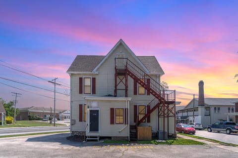 Fully Equipped 3 Story House With Cinema Room Vacation Mode, ON! House in Gettysburg