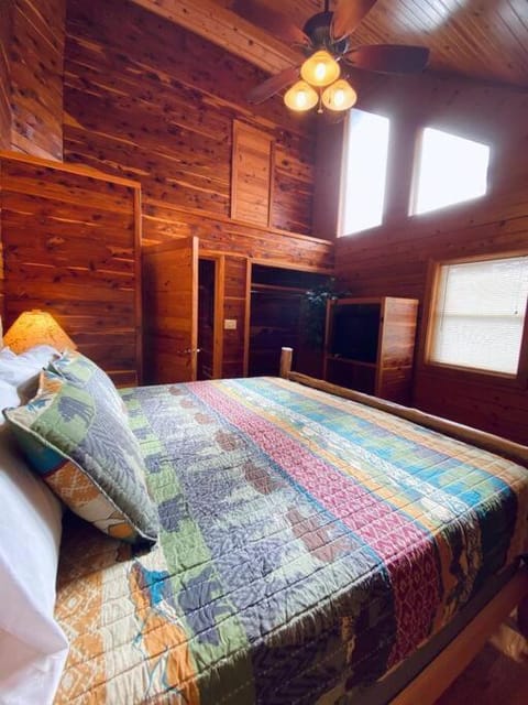 Chalet with a view at Bear Mountain - Hottub Apartamento in Eureka Springs