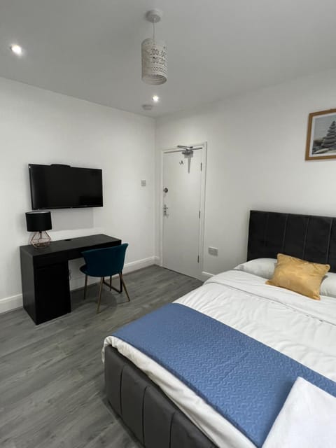 En-suite double room Vacation rental in Ilford