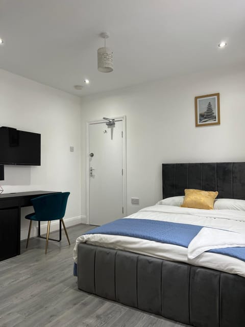 En-suite double room Vacation rental in Ilford