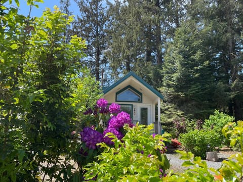 Sheltered Nook On Tillamook Bay Bed and Breakfast in Bay City