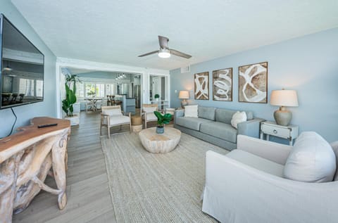 Castaway Waterfront Home House in Indian Rocks Beach