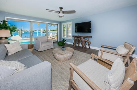 Castaway Waterfront Home Maison in Indian Rocks Beach