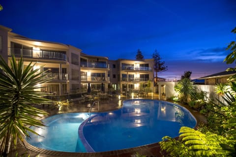 Night, Pool view