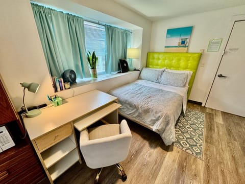 Bed, Photo of the whole room, Seating area, Bedroom, towels, wardrobe