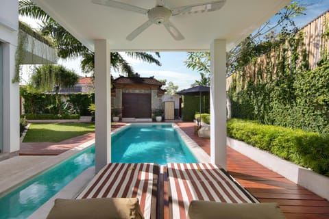 Pool view, Swimming pool, sunbed