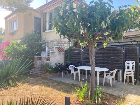 Property building, Patio, Garden, Dining area, Garden view