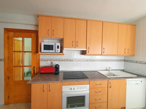 Kitchen or kitchenette, dishwasher, minibar, pet friendly, stove, toaster