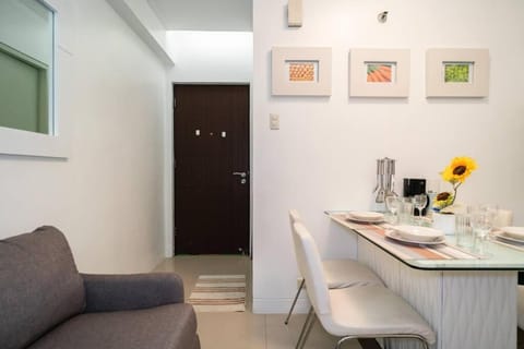 A2J Executive 1BR Suite Near Venice Mall BGC Appartement in Makati
