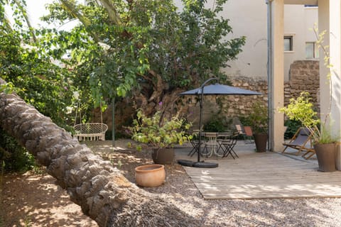Secret Garden in Jaffa + Free Parking Condo in Tel Aviv-Yafo