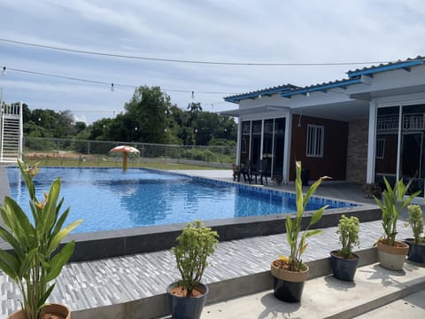 Property building, Pool view, Swimming pool, Swimming pool