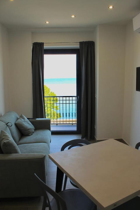 Balcony/Terrace, Living room