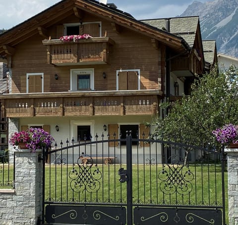 Property building, Garden, Garden view
