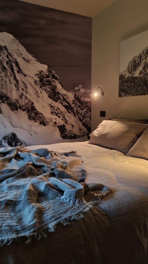 Bed, Winter, Photo of the whole room, Bedroom