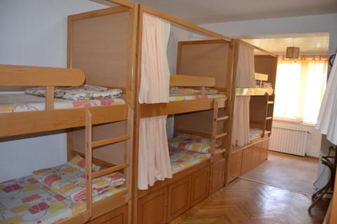 Bedroom, bunk bed