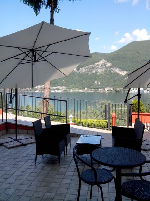 Spring, Day, Natural landscape, Summer, Balcony/Terrace, Decorative detail, On site, Pets, Lake view, Mountain view