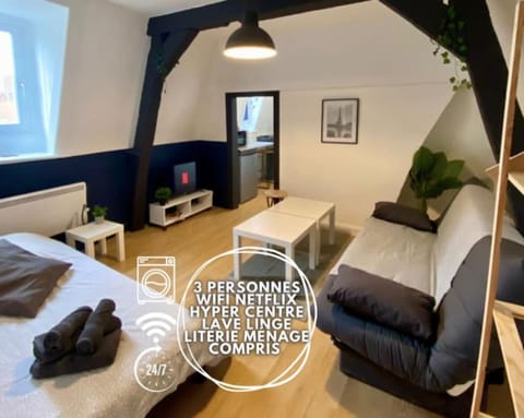 Bed, TV and multimedia, Living room, Photo of the whole room, Bedroom