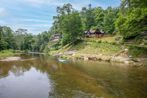 Riverview Retreat House in Watauga