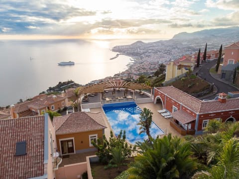 Property building, Bird's eye view, Mountain view, Pool view