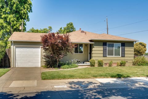 Modern Sacramento Gem about 4 Mi to Downtown! House in Tahoe Park