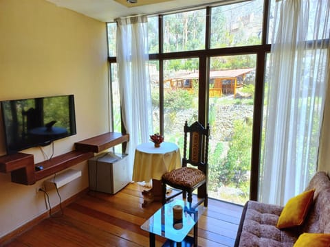 TV and multimedia, Living room, Seating area, Evening entertainment, Garden view