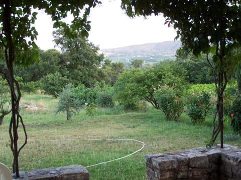 Les Vendangeurs, gîte au milieu des vignes face au Luberon House in Goult